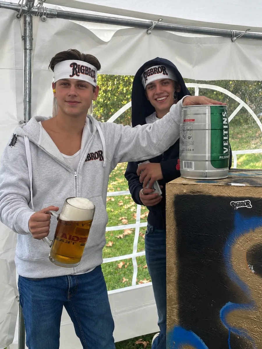Russegruppa Rigbror i zip hoodie fra Frostline