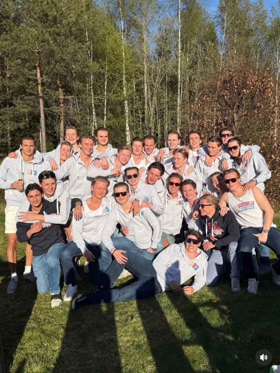 Russegruppa Den Kulturelle Ballesekken i klær fra Frostline