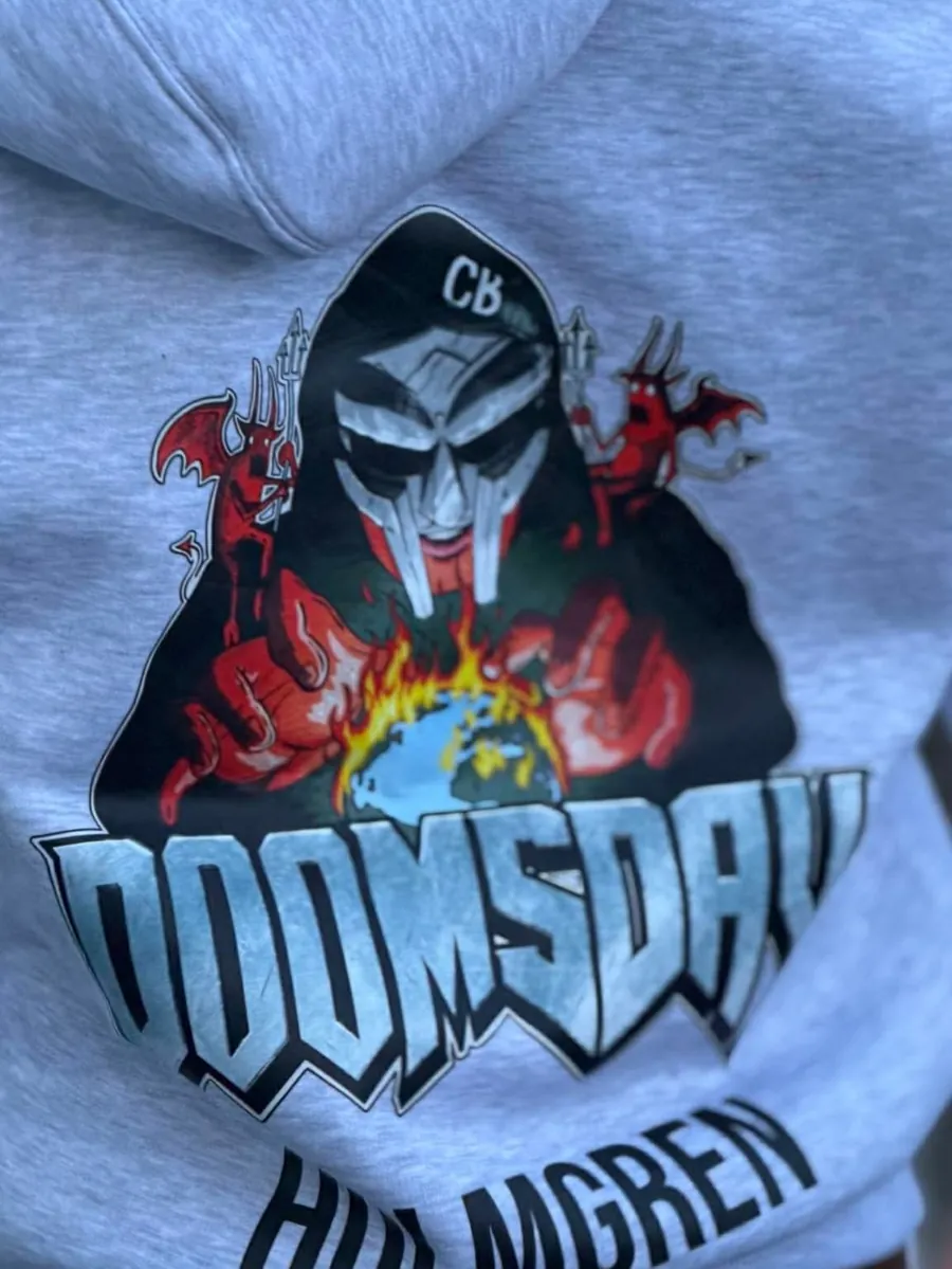 Russegruppa Doomsday i klær fra Frostline